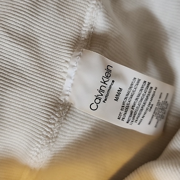 Calvin Klein Performance Leggings, Size Medium, White Marble Print, Great‎ Shape - Picture 4 of 4